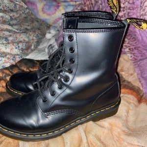 Dr. Martens 1460 WOMEN'S SMOOTH LEATHER LACE UP BOOTS, black, size 9US